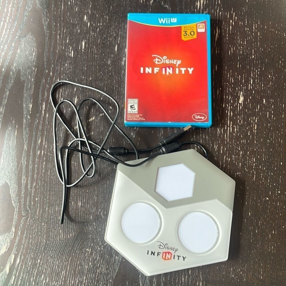 Disney Infinity V9.09 Multi - platform Portal Base model INF- 8032386 USB & game